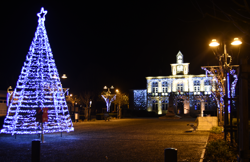 Mairie éclairée Noël